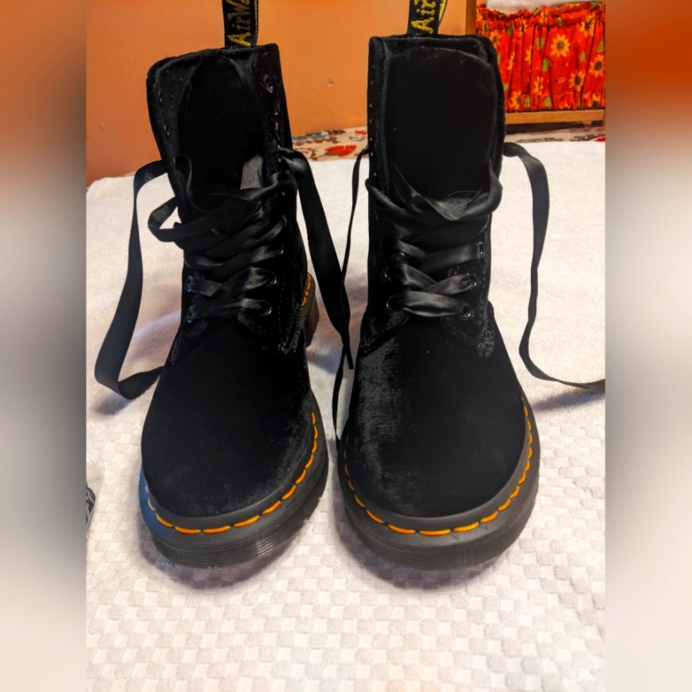 Dr Marten Velvet Boots 1460 Pascal Size 6  NEW! SPECIAL Back 2 School SALE!